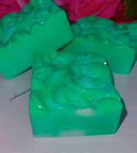 Load image into Gallery viewer, Cucumber Melon Soap🥒 🍈
